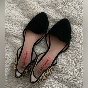 betsey johnson size 7 1/2 black and leopard